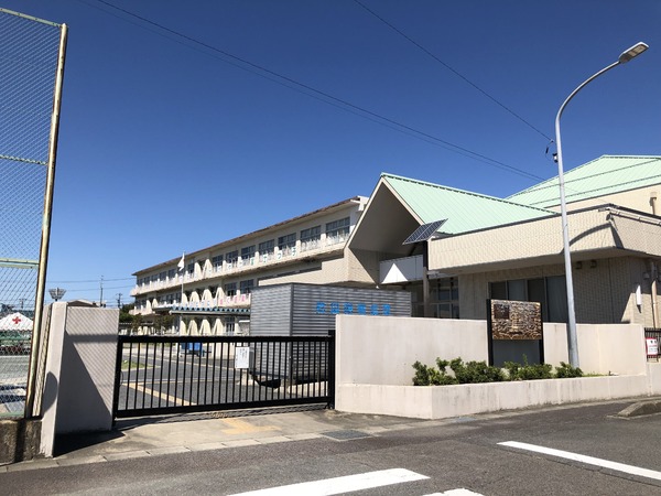 レインボー泉　一宮市立富士小学校（小学校）／884m　