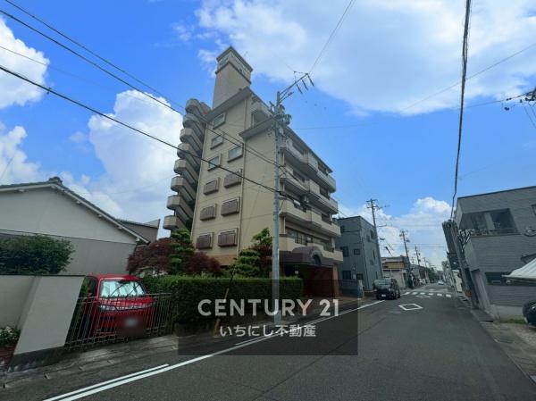 レインボー泉　リビング　家族との会話がはずむ11.7帖LDK