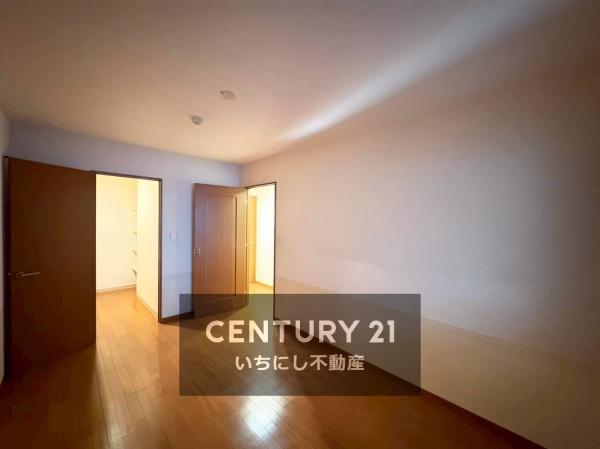 再生住宅「エミナス」・リビオ上名和Ｂ棟　洋室　クローゼット付きで収納も楽々♪