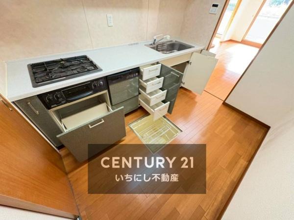 再生住宅「エミナス」・リビオ上名和Ｂ棟　収納　キッチン収納も豊富でスッキリ