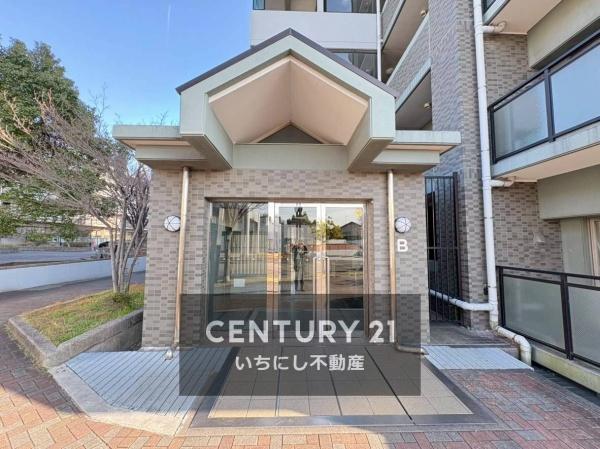 再生住宅「エミナス」・リビオ上名和Ｂ棟　その他現地　高級感のあるエントランス付近