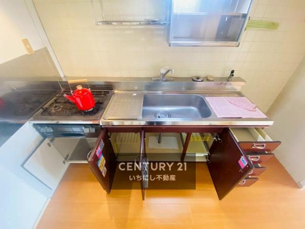 赤坂マンション藤が丘　キッチン　収納豊富なキッチン