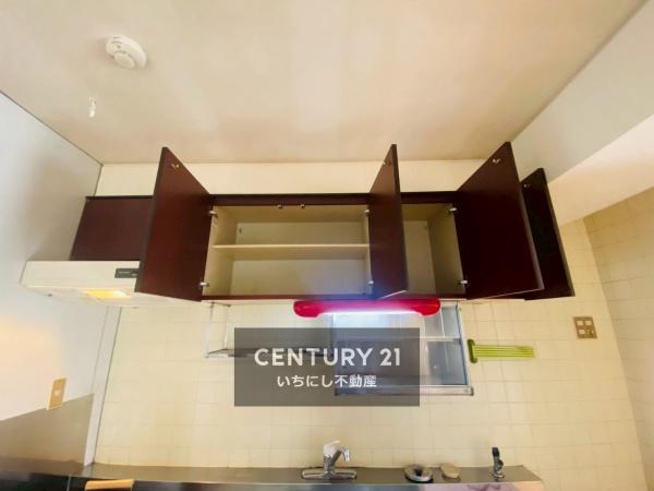 赤坂マンション藤が丘　キッチン　上部にも収納のあるキッチン