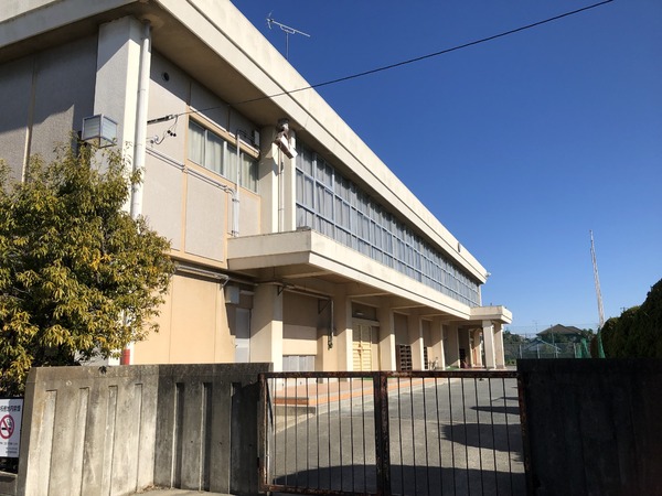 再生住宅「エミナス」・シャトレ愛松稲沢8　稲沢市立稲沢中学校（中学校）／1838m　