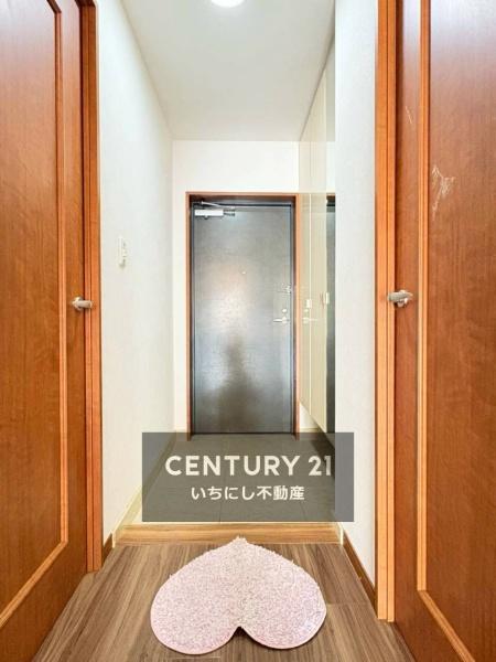 再生住宅「エミナス」・シャトレ愛松稲沢8　玄関　広々とした玄関