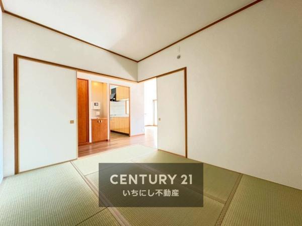 再生住宅「エミナス」・シャトレ愛松稲沢8　和室　広々とした6帖和室