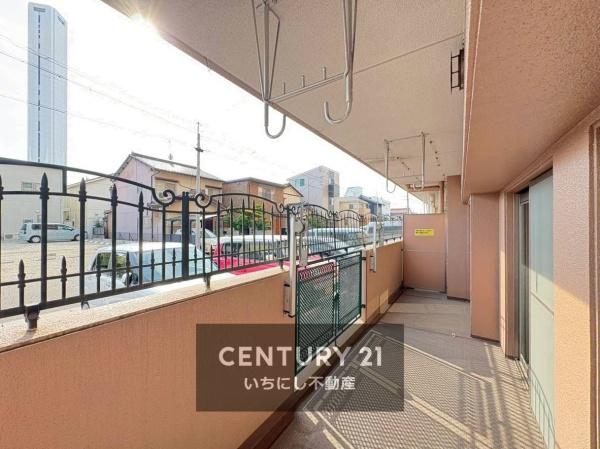 再生住宅「エミナス」・シャトレ愛松稲沢8　バルコニー　南向き明るいバルコニー。