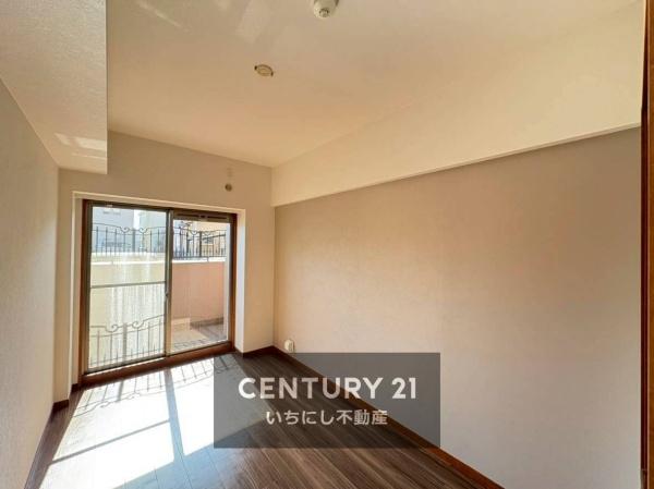 再生住宅「エミナス」・シャトレ愛松稲沢8　洋室　明るく風通しの良い南側洋室