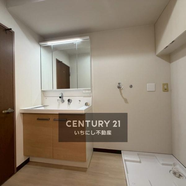 ユーハウス大野海岸 洗面台・洗面所 綺麗に使用されており、収納力もあります! ユーハウス大野海岸 洗面台・洗面所 綺麗に使用されており、収納力もあります!