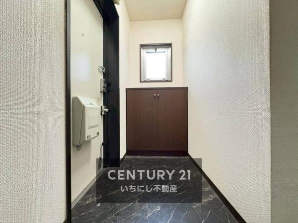 再生住宅「エミナス」・グリーンコーポ江南　玄関　広々とした玄関