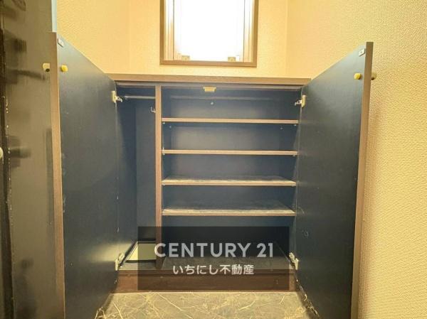 再生住宅「エミナス」・グリーンコーポ江南　収納　玄関の収納。