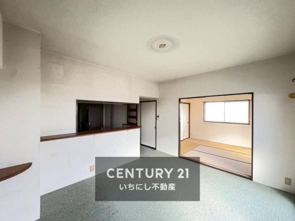 再生住宅「エミナス」・グリーンコーポ江南　リビング　リラックスして過ごせる11.9帖リビング