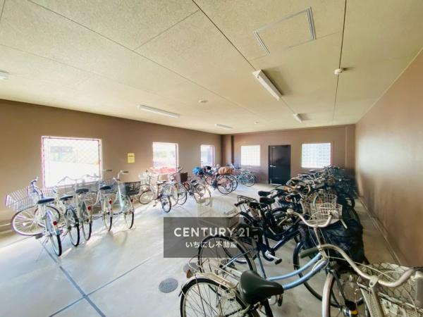 再生住宅「エミナス」・ユニーブル代官町　その他共用部分　駐輪場。