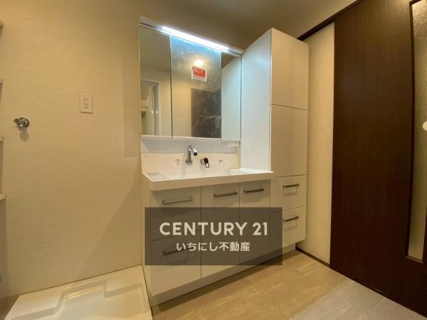 再生住宅「エミナス」・ユニーブル代官町 洗面台・洗面所 上質な洗面空間がゆとり時間を演出します。 再生住宅「エミナス」・ユニーブル代官町 洗面台・洗面所 上質な洗面空間がゆとり時間を演出します。