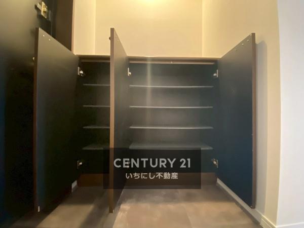 再生住宅「エミナス」・ユニーブル代官町 玄関 玄関が片づく大容量のシューズボックス! 再生住宅「エミナス」・ユニーブル代官町 玄関 玄関が片づく大容量のシューズボックス!