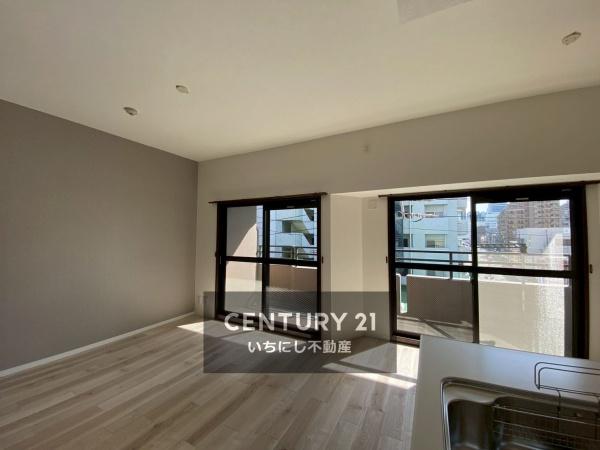 再生住宅「エミナス」・ユニーブル代官町 リビング リラックスして過ごせる16帖リビング 再生住宅「エミナス」・ユニーブル代官町 リビング リラックスして過ごせる16帖リビング