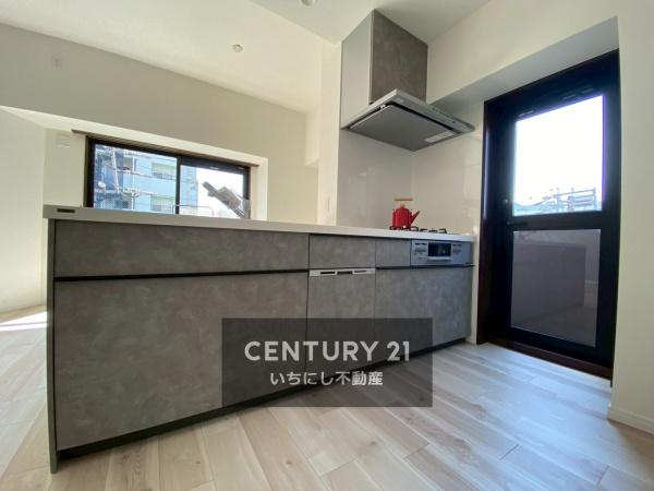 再生住宅「エミナス」・ユニーブル代官町 キッチン 開放感のあるシステムキッチン。 再生住宅「エミナス」・ユニーブル代官町 キッチン 開放感のあるシステムキッチン。