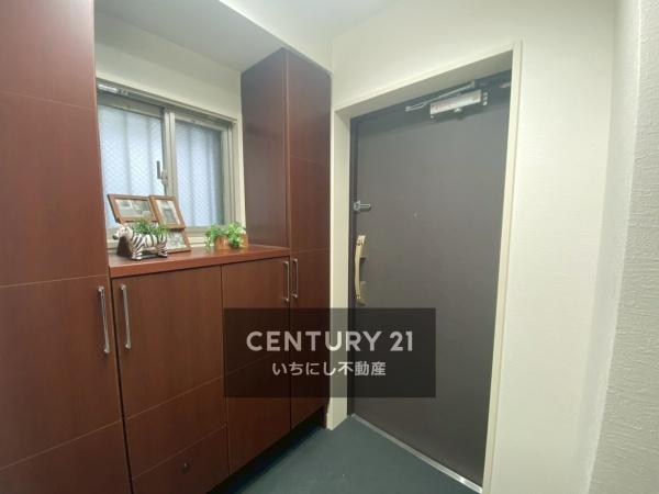 ライオンズステーションプラザ勝川弐番館 玄関 来客時も好印象な明るく清潔感ある玄関 ライオンズステーションプラザ勝川弐番館 玄関 来客時も好印象な明るく清潔感ある玄関