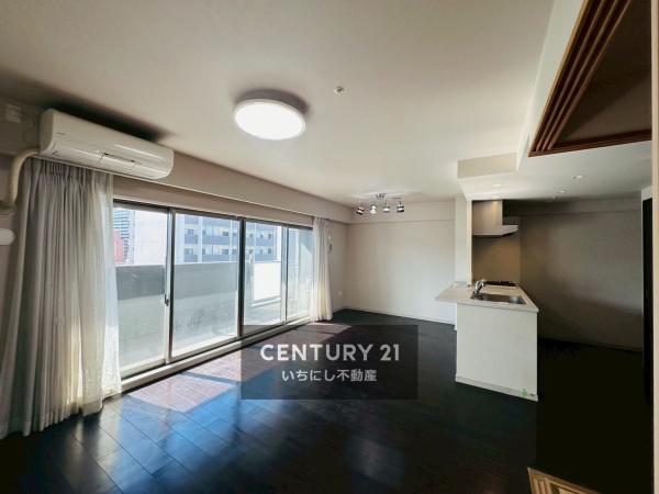 ライオンズプレティナレジデンス　リビング　お気に入り家具も置ける17.5帖リビング