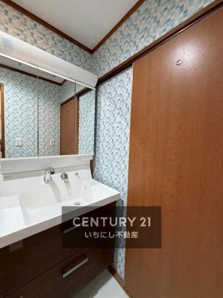 ナビタウン一宮マンション　洗面台・洗面所　収納豊富な洗面スペース