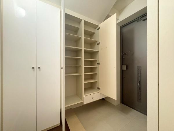 モアグレース森本　玄関　