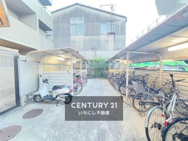 「再生エミナス」・ユーハウス正徳 その他共用部分 駐輪場。自転車通勤の人も安心 「再生エミナス」・ユーハウス正徳 その他共用部分 駐輪場。自転車通勤の人も安心