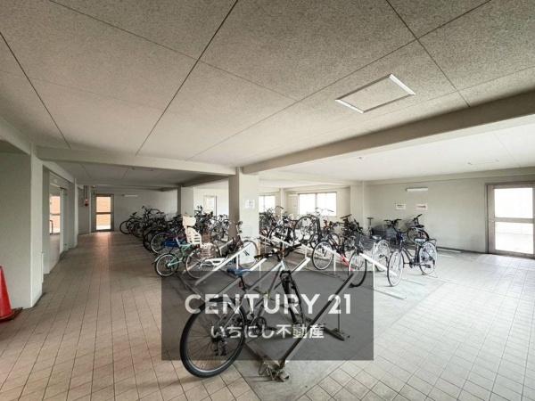 「再生エミナス」・ライオンズマンション豊山ニューシティ　その他共用部分　駐輪場。自転車通勤の人も安心